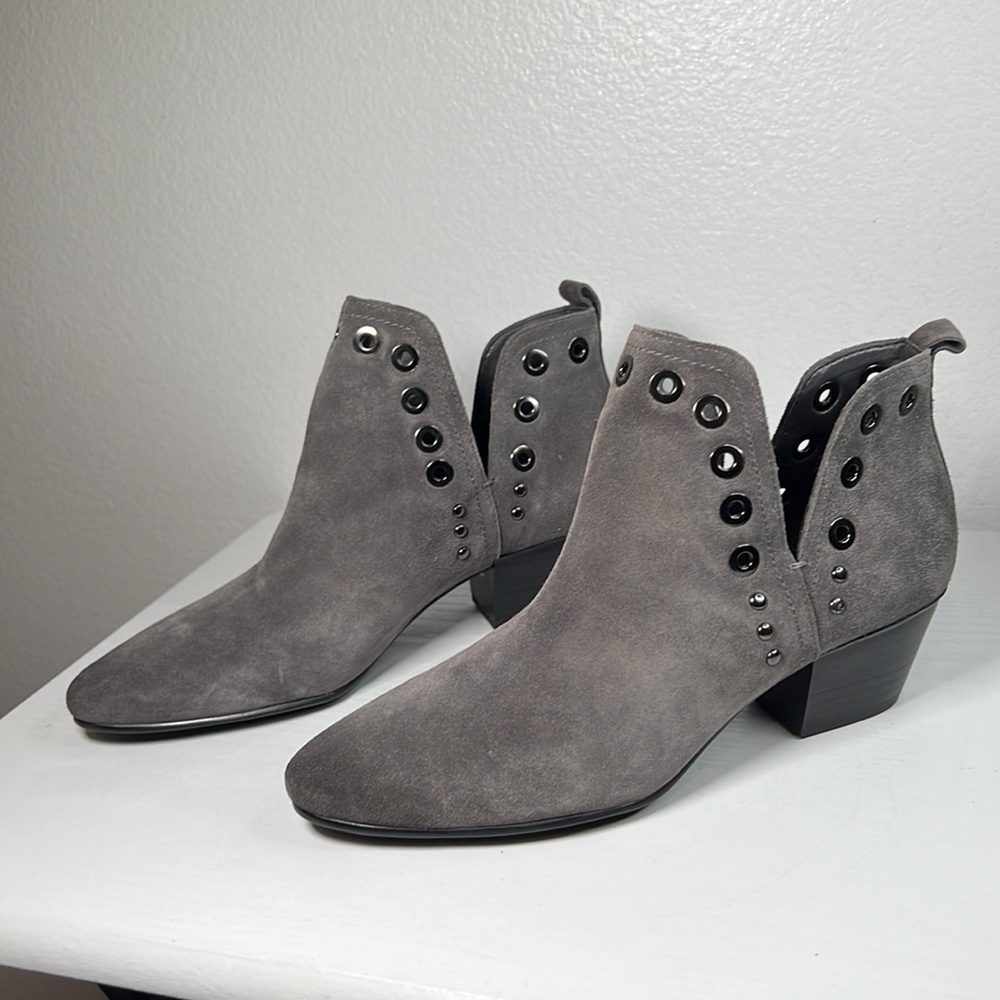 Sam Edelman Rubin Women's Gray Eyelet Leather Ankle Bootie Cuban Heels Size 8 - Picture 5 of 16